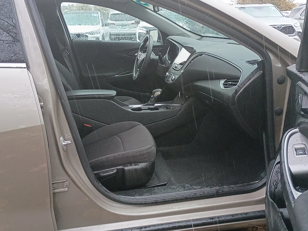 Used 2025 Mineral Gray Metallic Chevrolet LT image 15