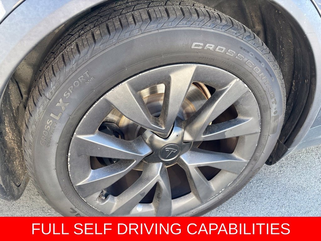 Used 2023  Tesla Standard Range image 19