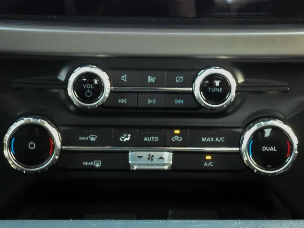 Used 2024 Silver Ford XLT image 23