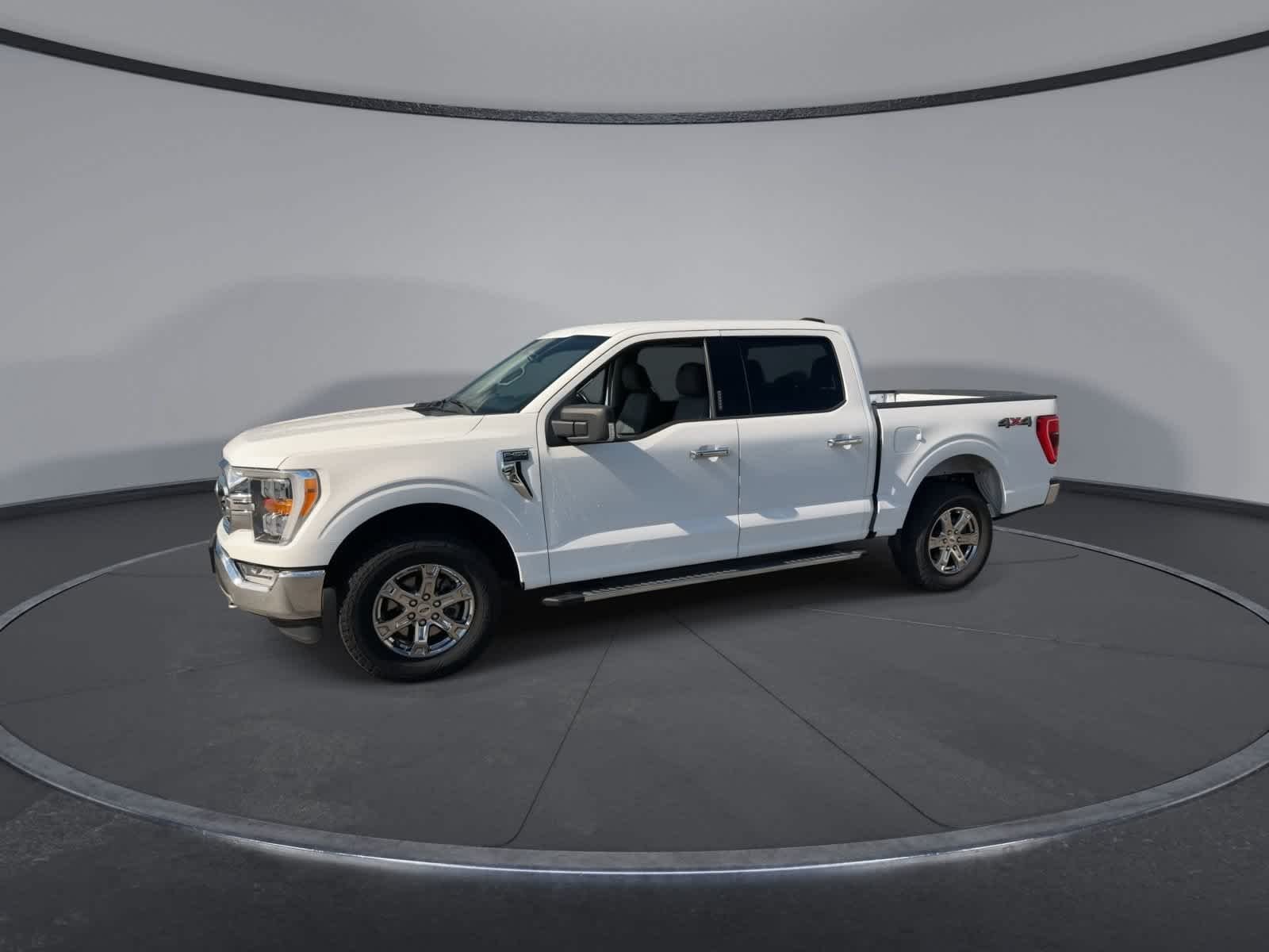 Certified Used 2021 Oxford White Ford XLT image 4