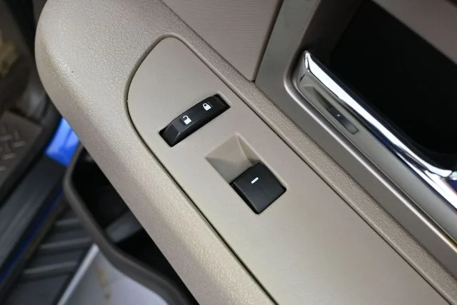 Used 2010  Ford XLT image 35
