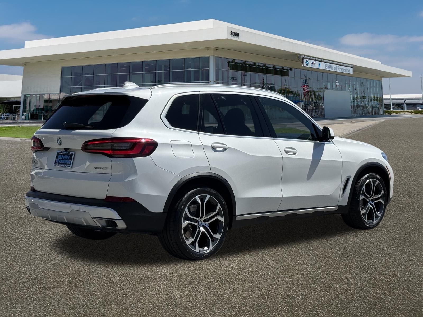 Certified Used 2023 Mineral White Metallic BMW xDrive40i image 10