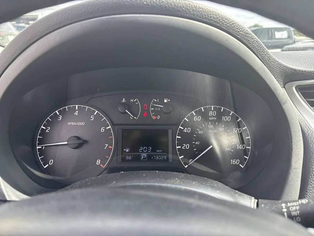 Used 2015 Silver Nissan S image 10
