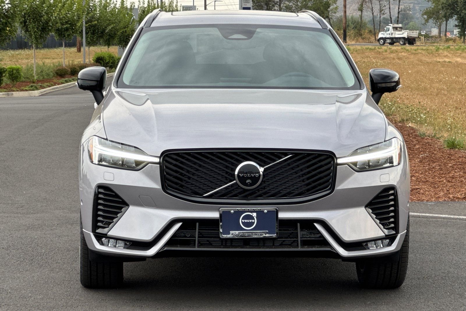 2026 Volvo XC60 Plus - Photo 8