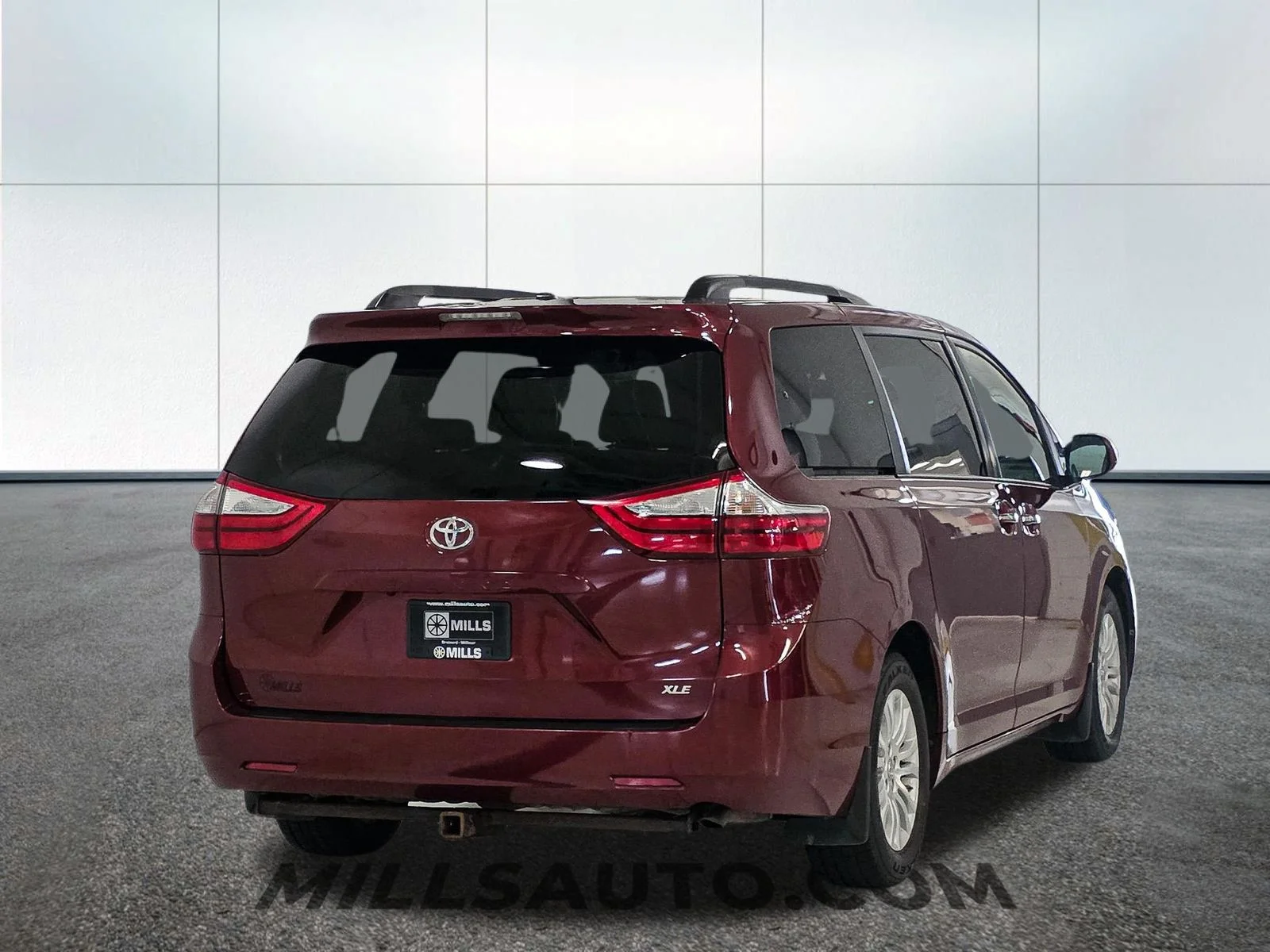 Used 2016 Red Toyota XLE image 7