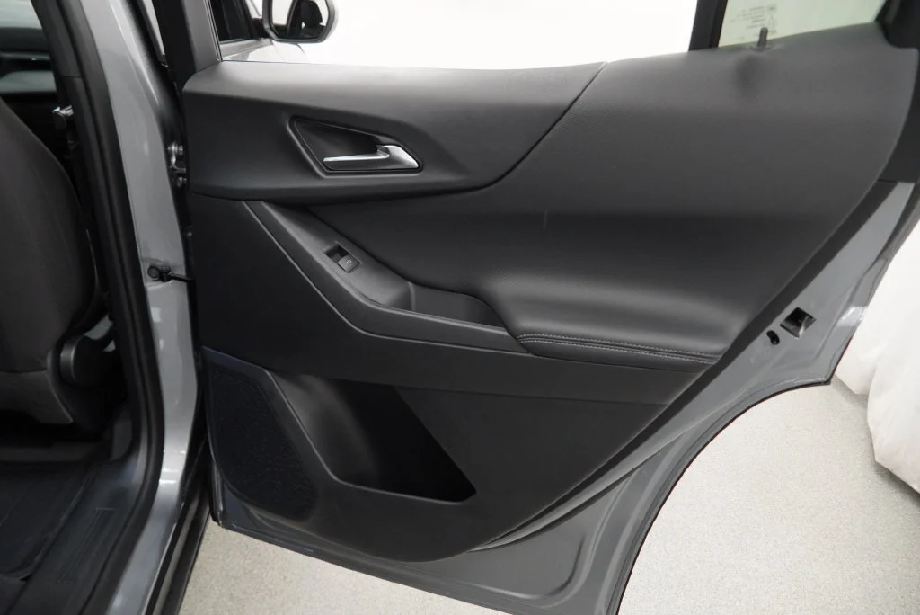 New 2027 Sterling Gray Metallic Chevrolet LT image 33