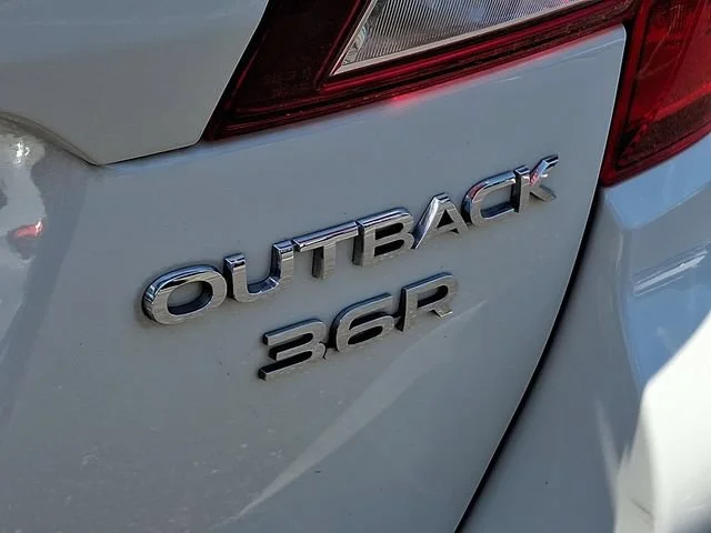 Used 2018 White Subaru 3.6R Touring image 33