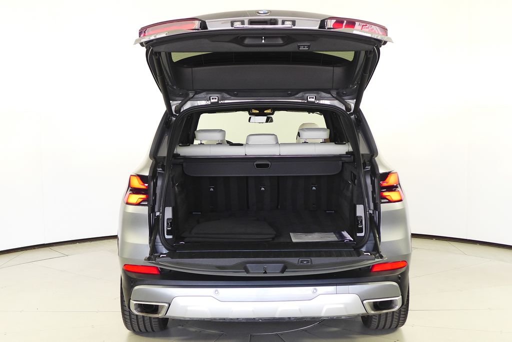 Used 2024 Skyscraper Gray Metallic BMW sDrive40i image 10