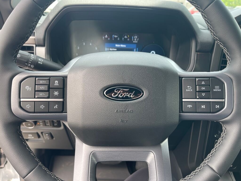 New 2026 Oxford White Ford LARIAT image 17