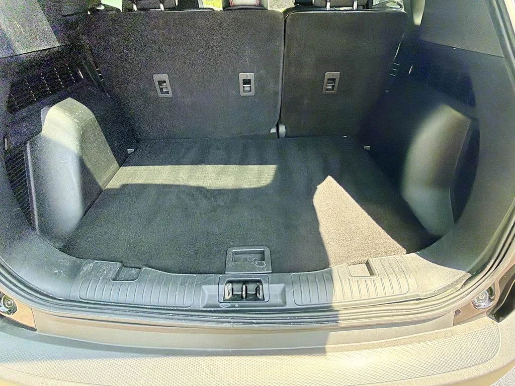 Used 2025 Agate Black Metallic Ford ST-Line image 21