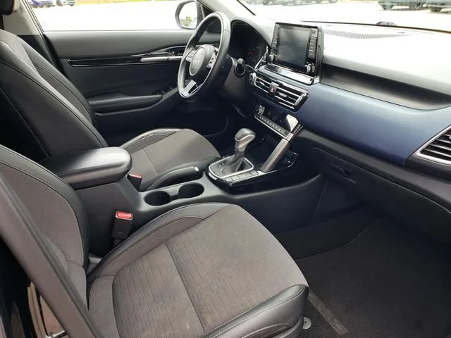 Used 2023 Black Kia S image 18