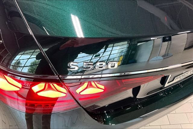New 2027 Emerald Green Metallic Mercedes-Benz S 580 image 53
