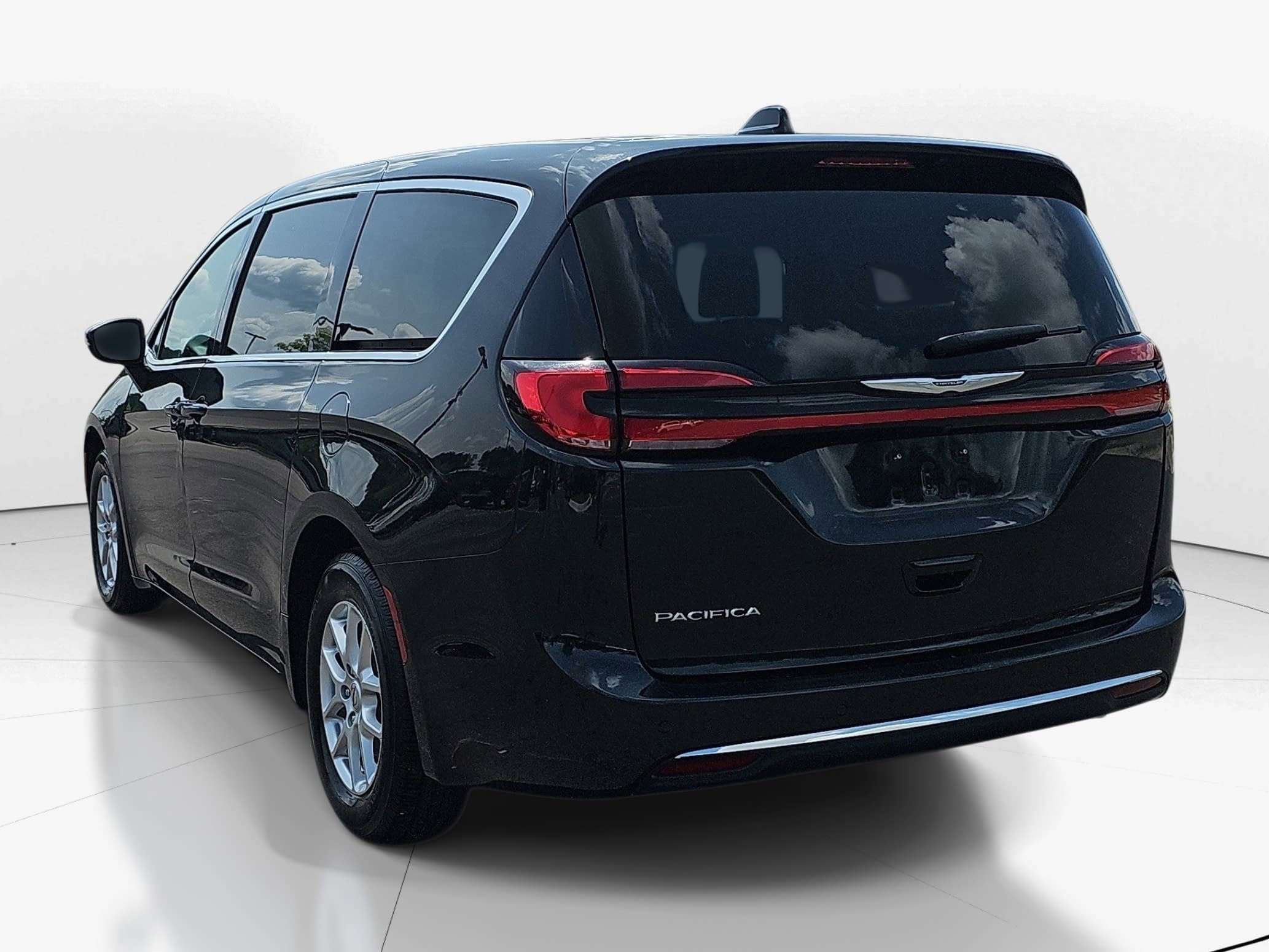Used 2023 Brilliant Black Crystal Pearlcoat Chrysler Touring L image 5
