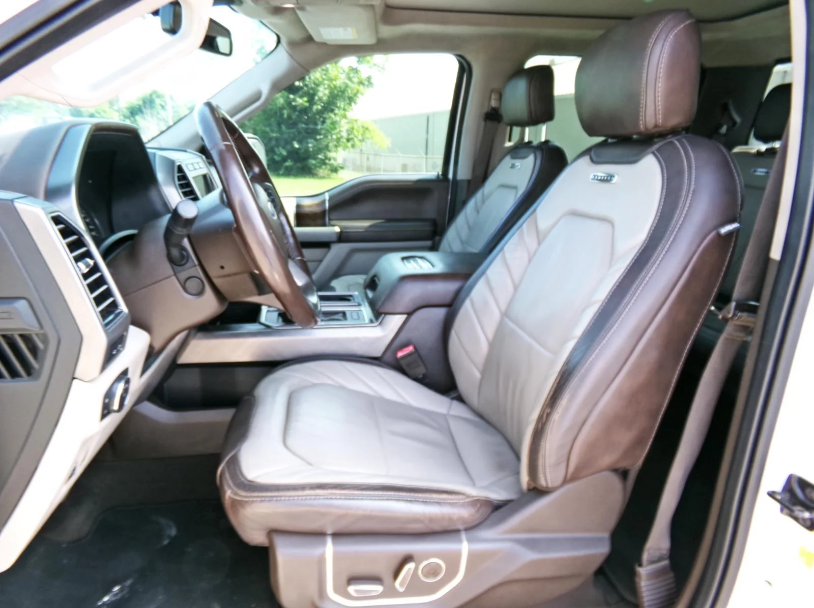 Used 2019 White Platinum Metallic Tri-Coat Ford Limited image 12