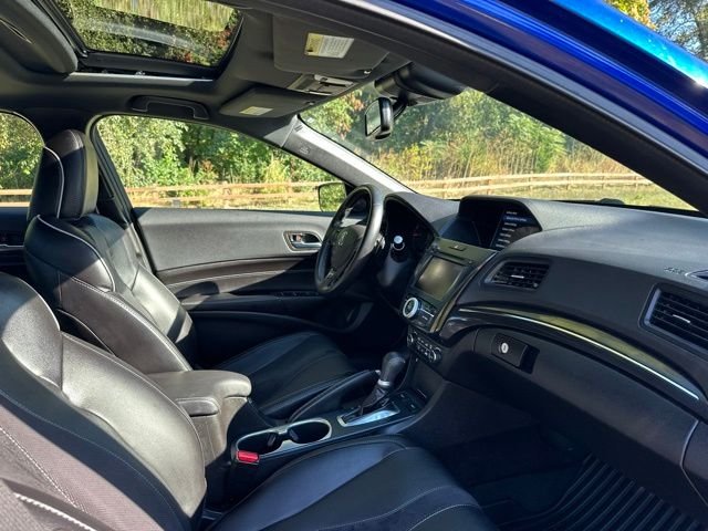 Used 2021 Apex Blue Pearl Acura Premium and A-SPEC Packages image 22