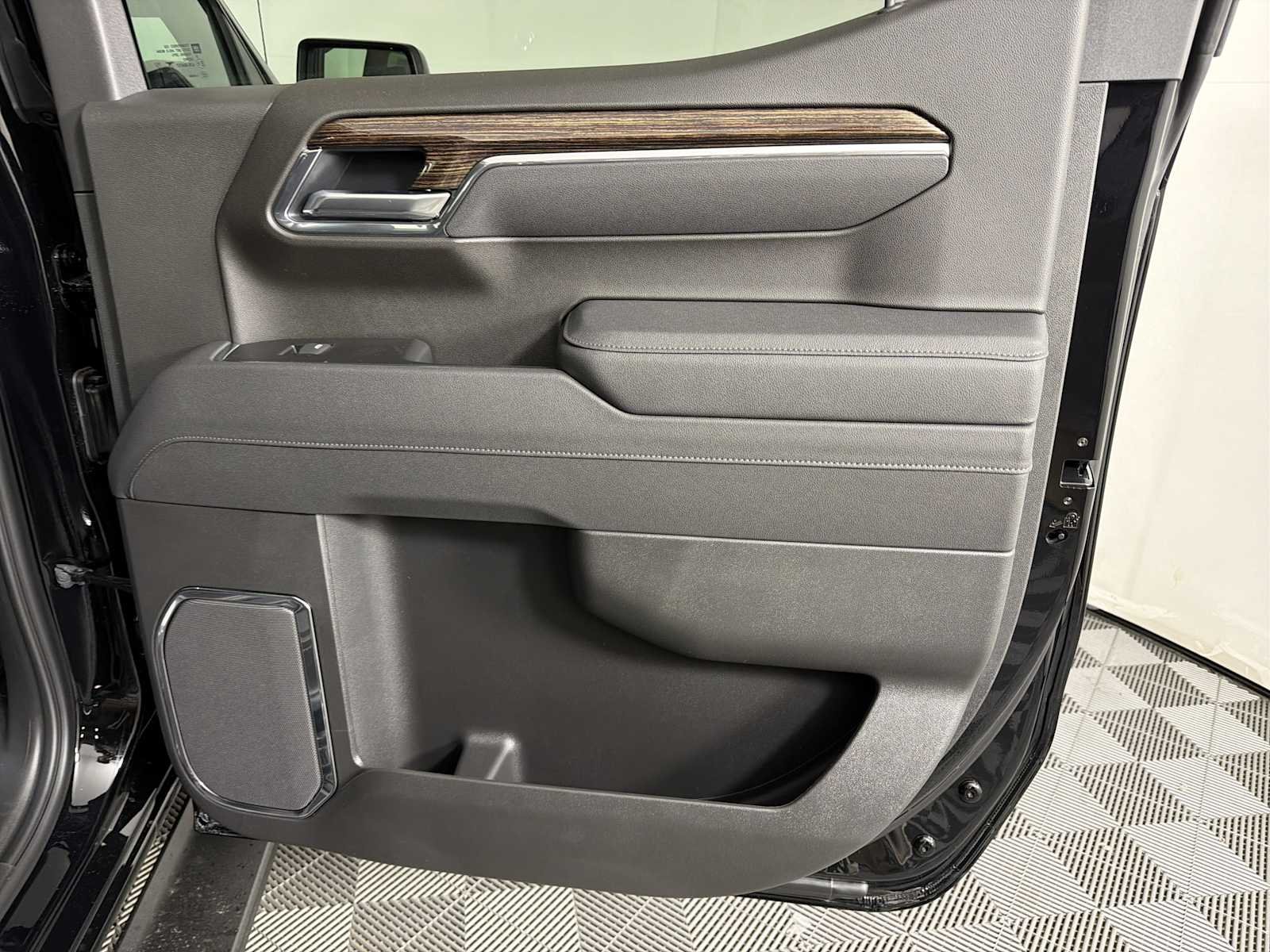New 2026 Onyx Black GMC Elevation image 14