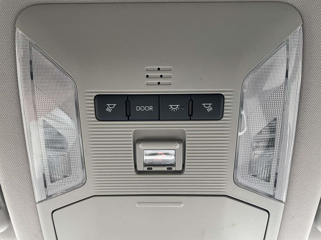 Used 2022 Silver Sky Metallic Toyota XLE image 22