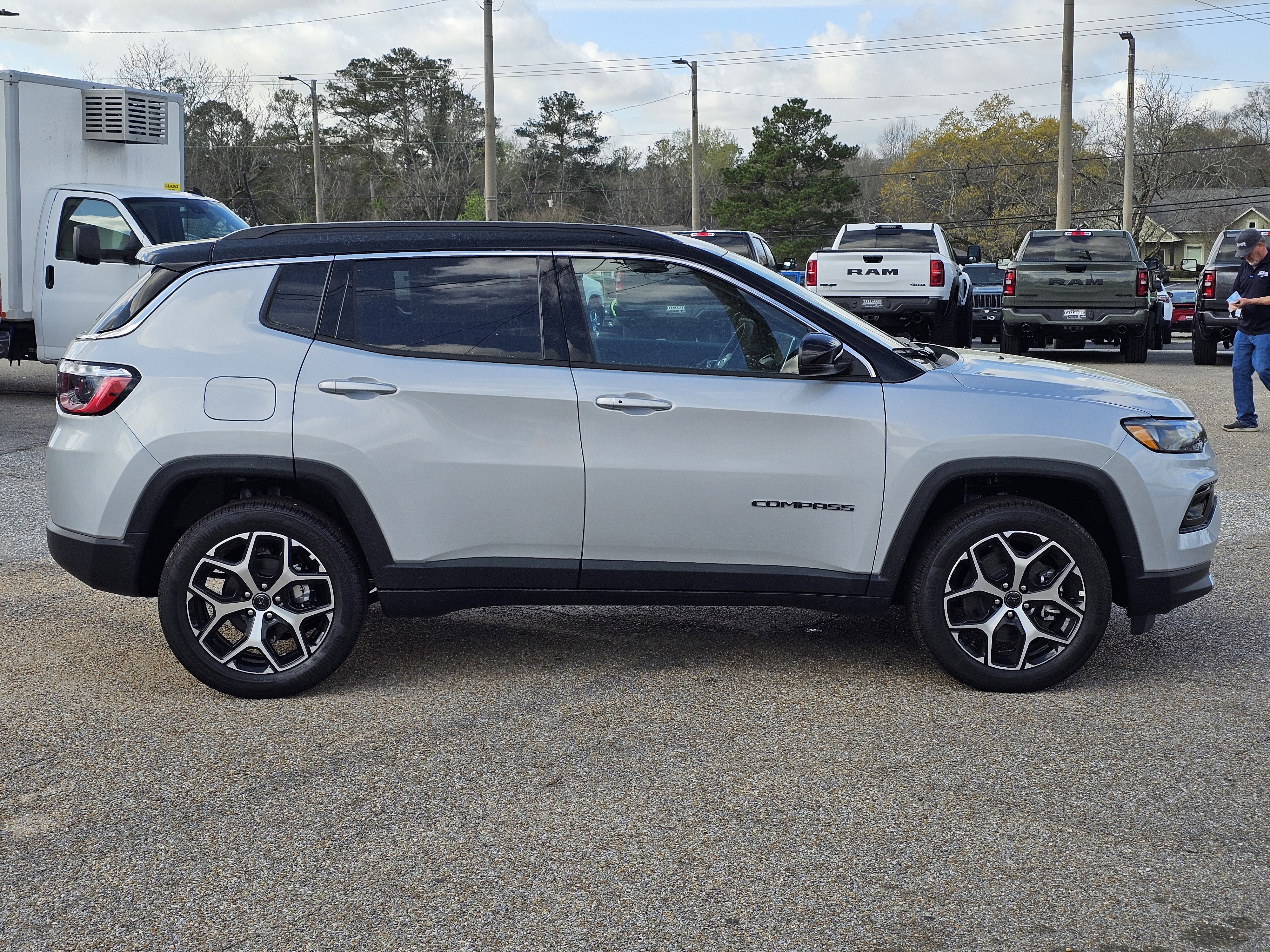 New 2026 Silver Zynith Metallic Clearcoat Jeep Limited image 7