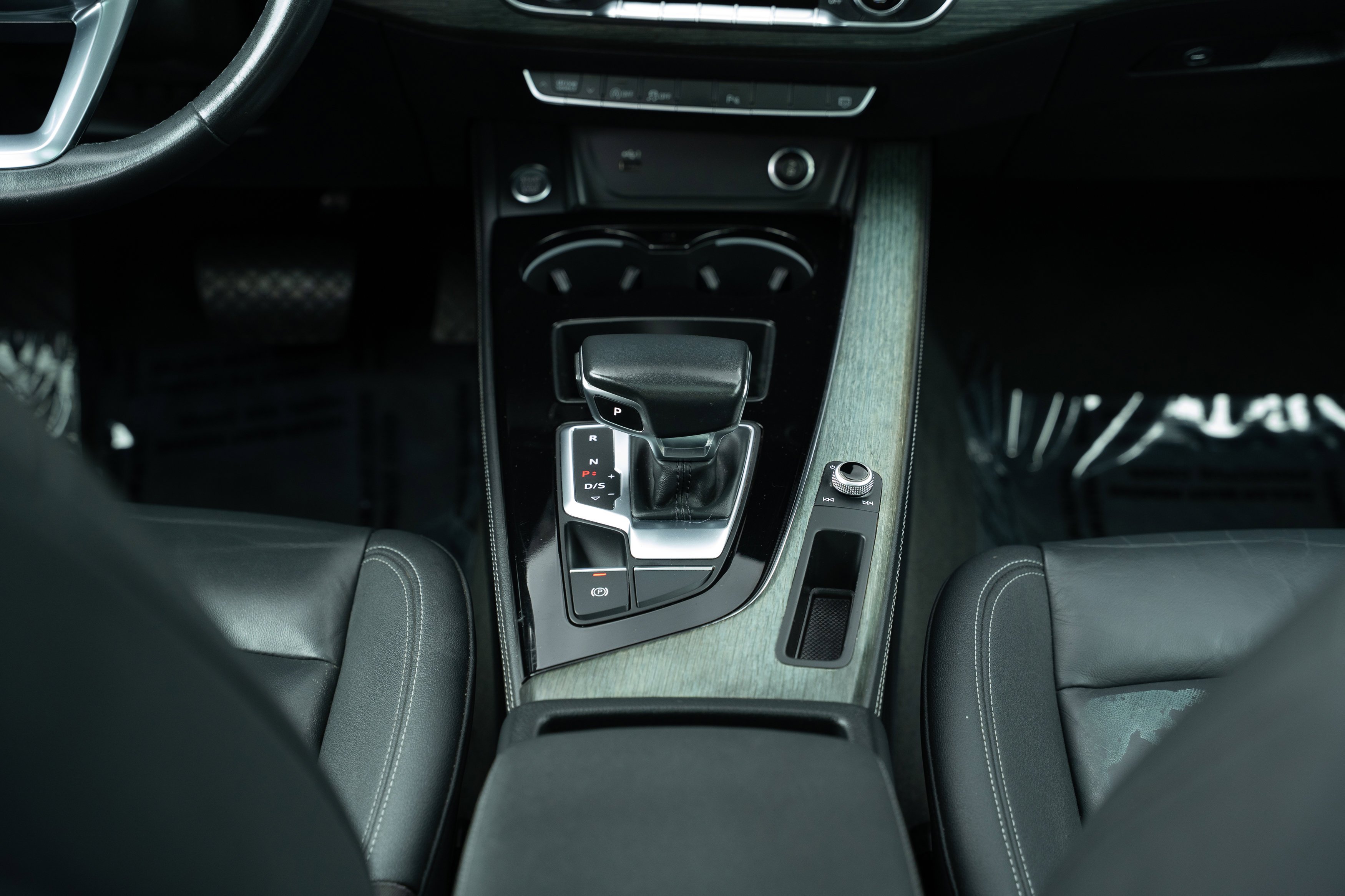 Used 2021 Mythos Black Metallic Audi Premium Plus image 17