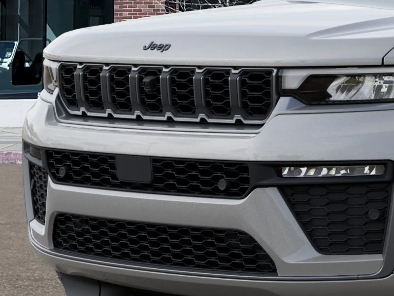 New 2026 Silver Zynith Exterior Paint Jeep Limited Reserve image 37