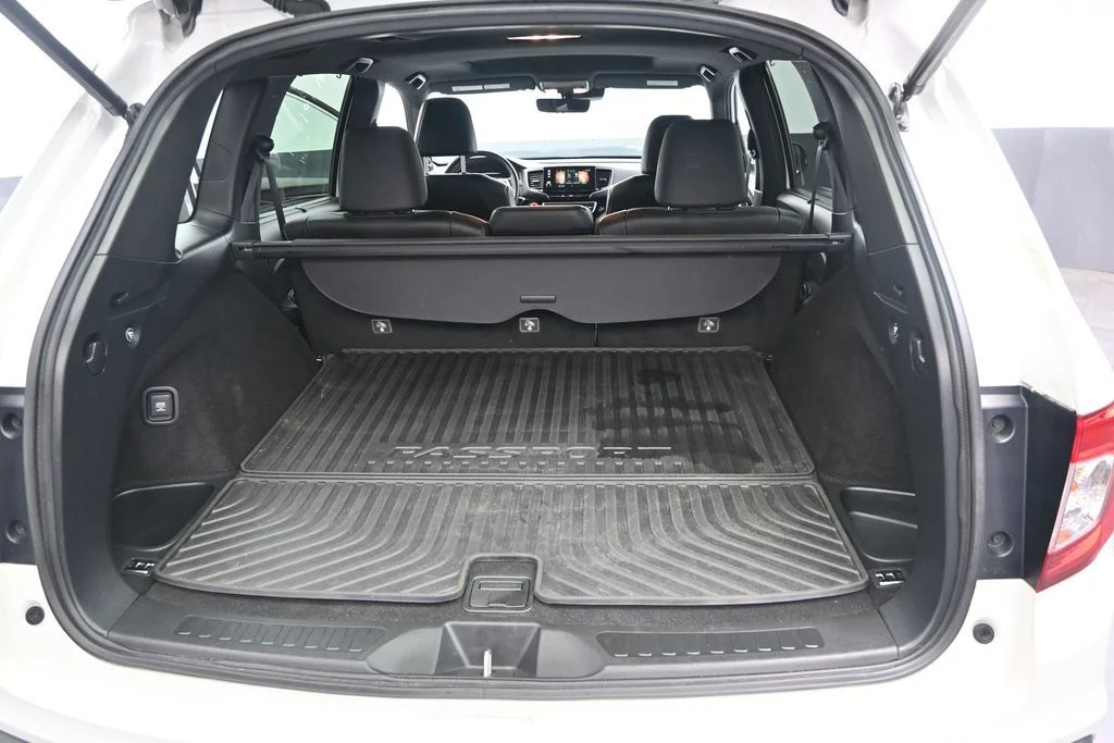 Used 2020 Platinum White Pearl Honda Touring image 11