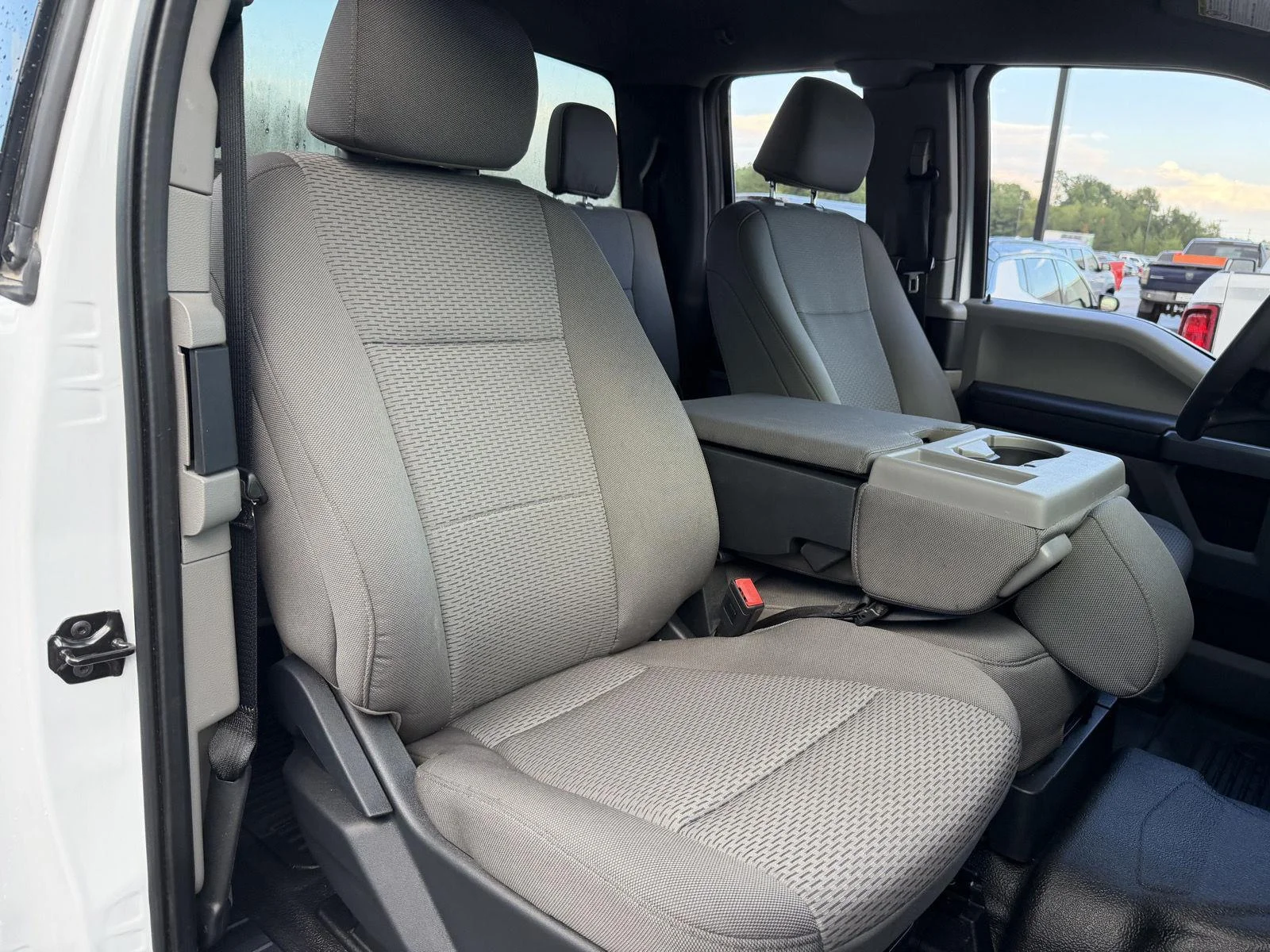 Used 2022 Oxford White Ford XLT image 21