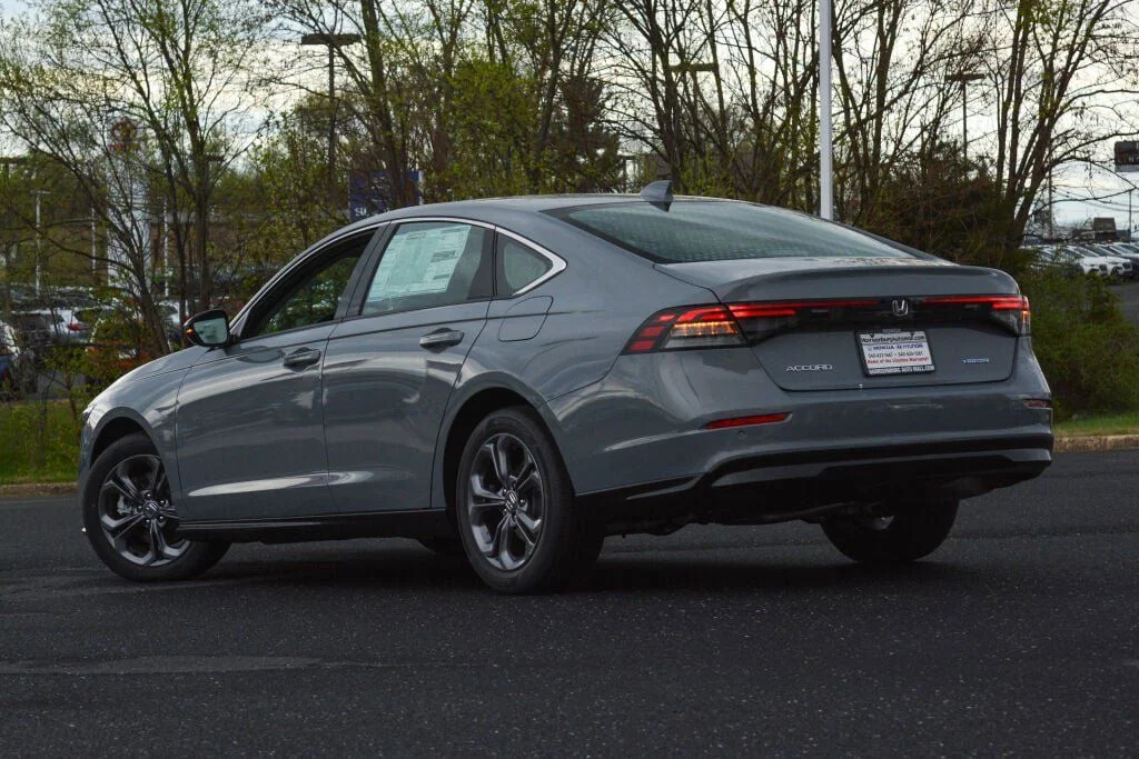 New 2026 Urban Gray Pearl Honda EX-L Hybrid image 4