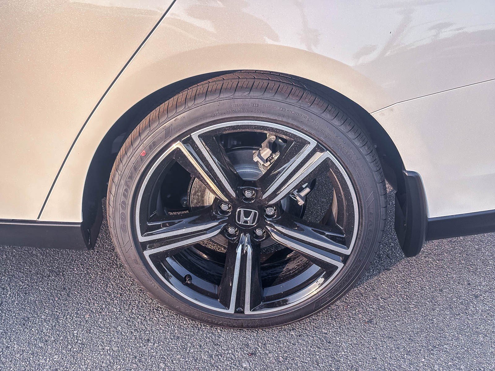 New 2026 Platinum White Pearl Honda SE image 11