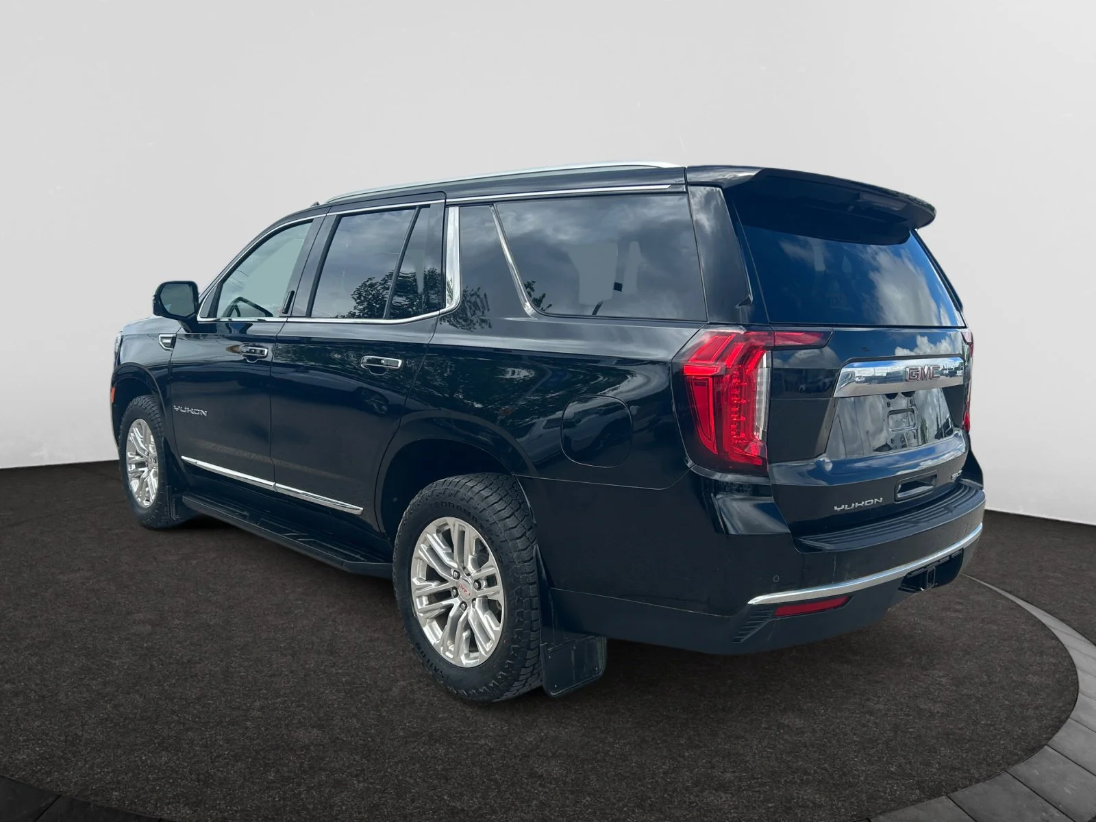 Used 2023 Black GMC SLT 4WD image 3