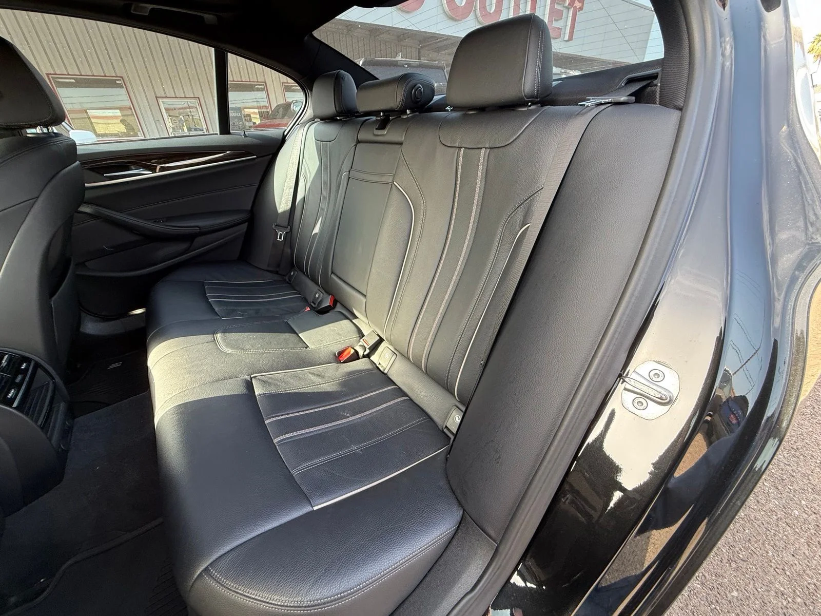Used 2019 Black BMW 530e iPerformance image 12