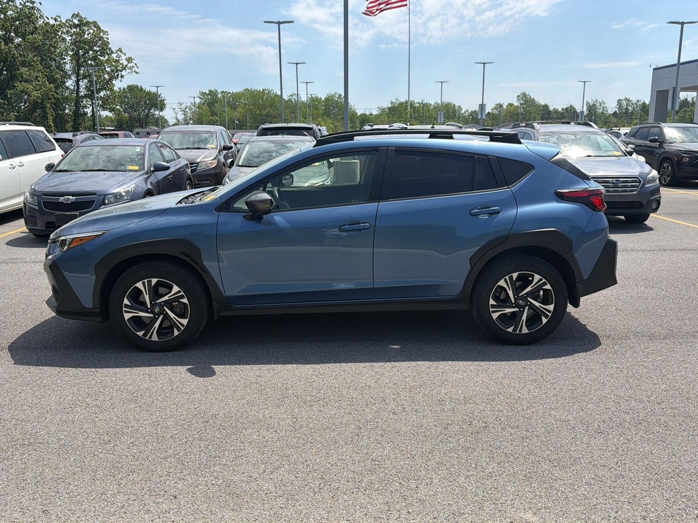 Used 2024 Horizon Blue Pearl Subaru Premium image 7
