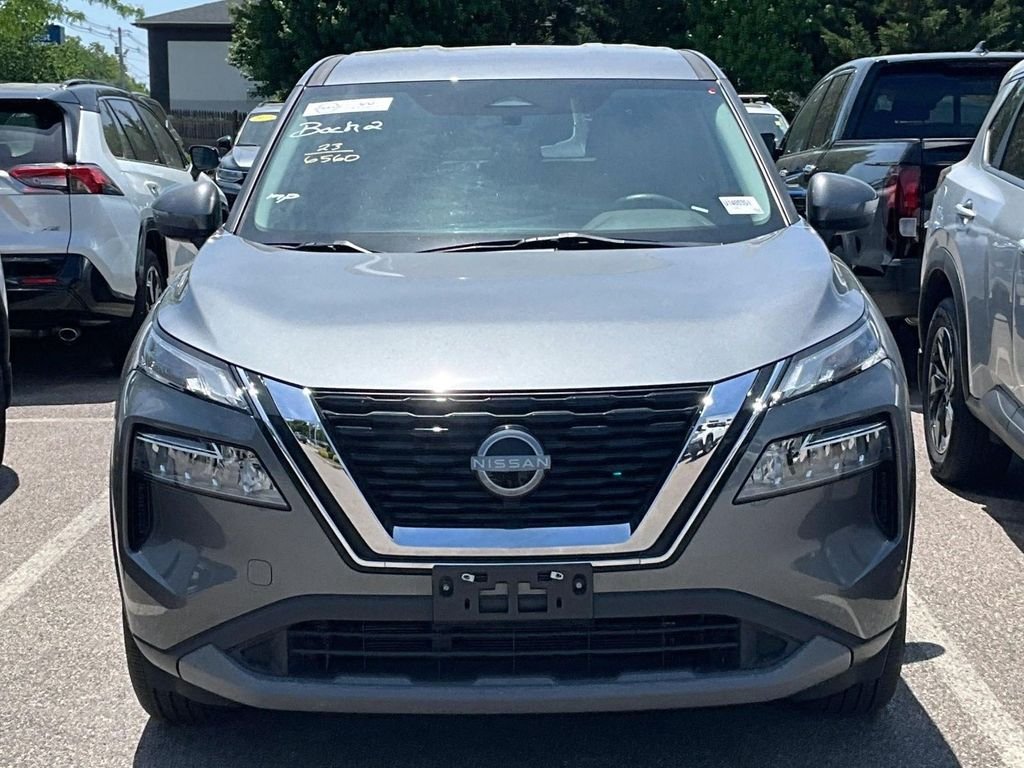 Used 2023 Gray Nissan SV image 2