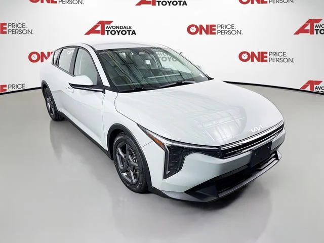 2025 Kia K4 LXS AT's photo