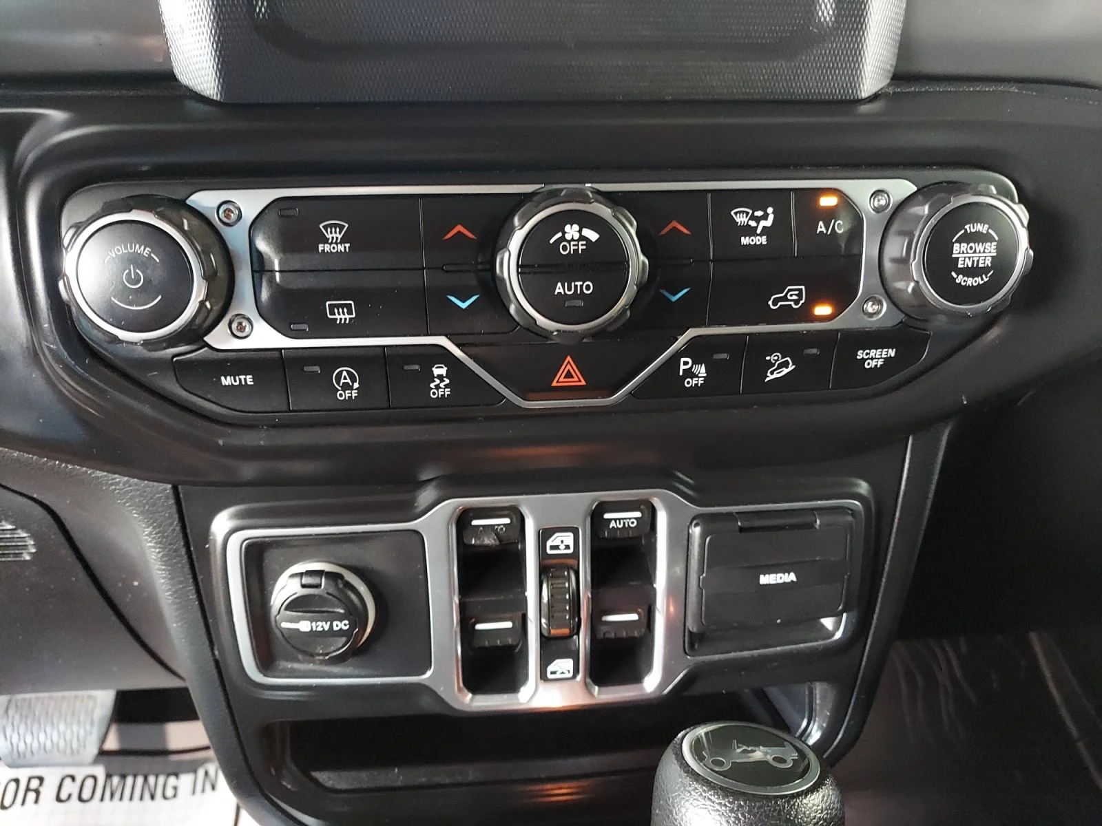 Used 2018 Bright White Clearcoat Jeep Sport S image 24