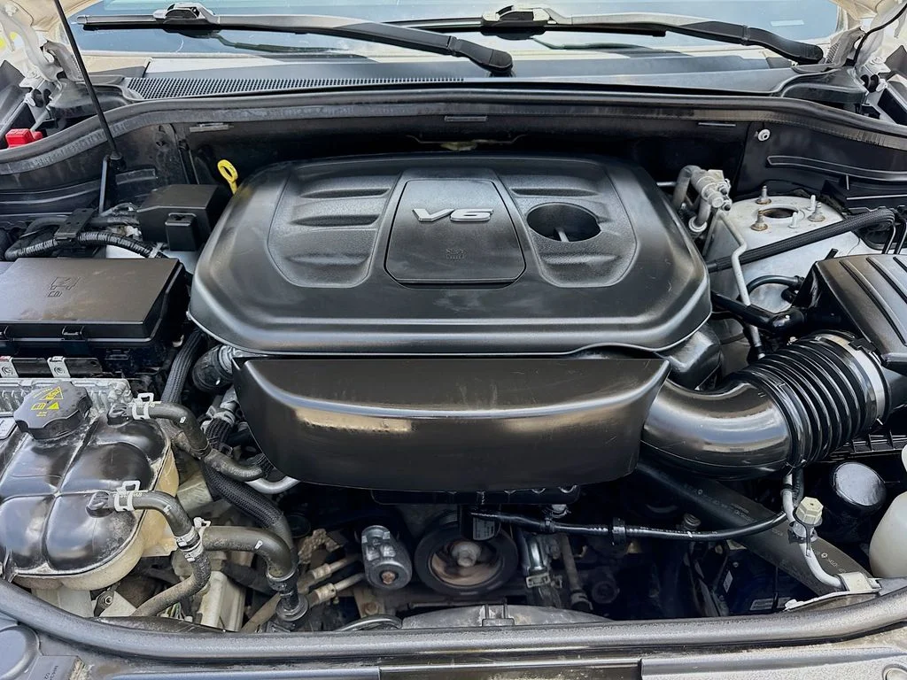 Used 2018 White Jeep Laredo E image 35