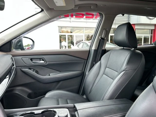 Used 2022 Black Nissan SL image 31