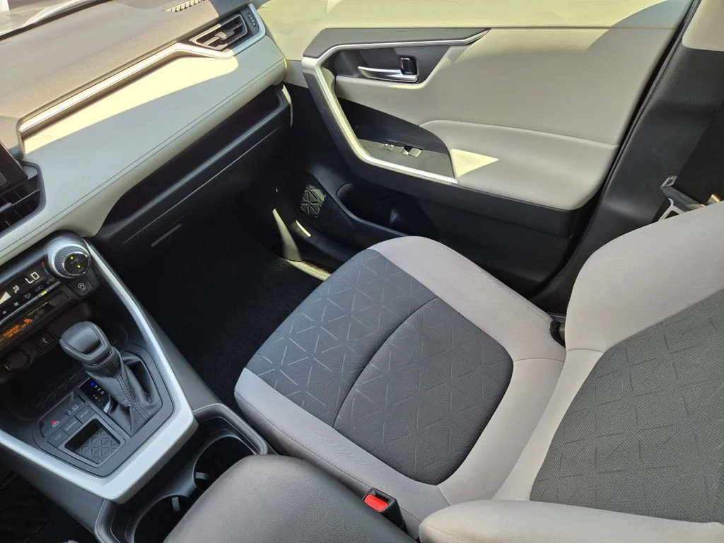 Used 2021 Silver Toyota XLE image 14