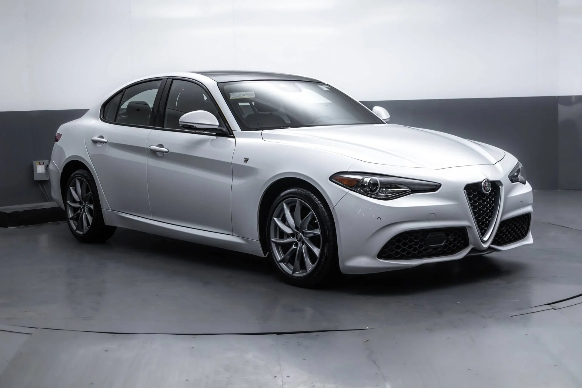 Used 2022 White Alfa Romeo Ti image 15