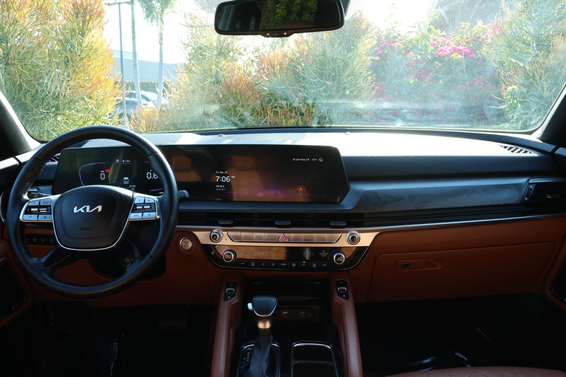 Used 2024 Black Kia EX X-Line image 7