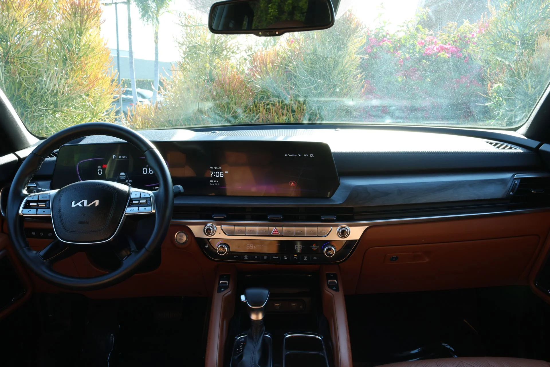 Used 2024 Black Kia EX X-Line image 7