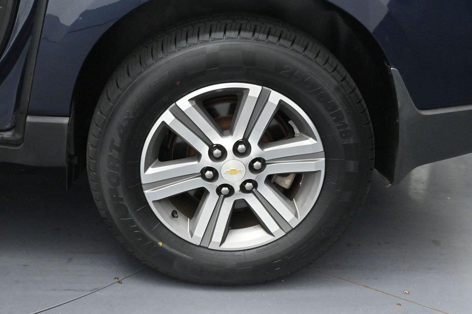 Used 2015 Blue Velvet Metallic Chevrolet LT image 36