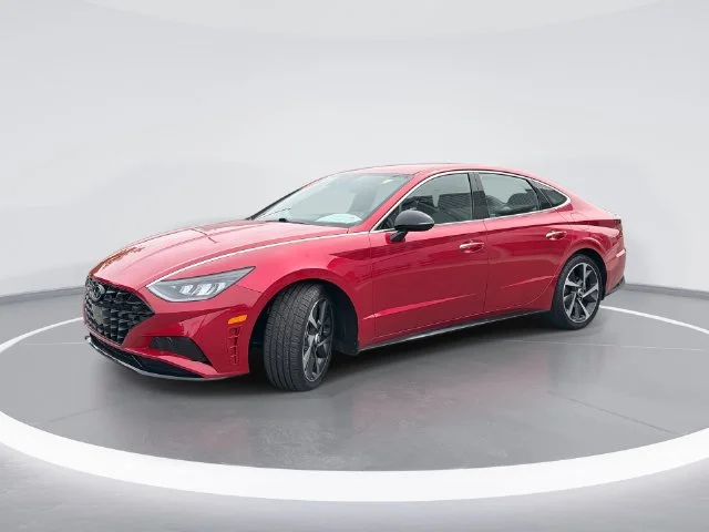 Used 2021 Red Hyundai SEL Plus image 1