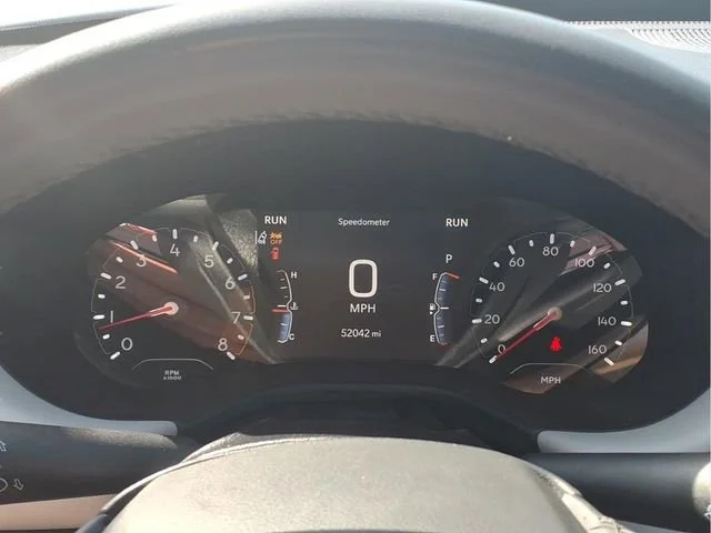 Used 2025  Jeep Limited image 13
