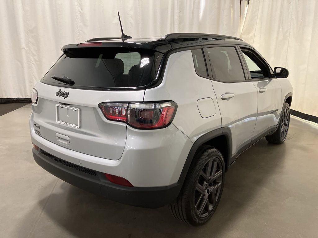 New 2026 Silver Zynith Metallic Clear-Coat Exterior Paint Jeep Limited Altitude image 20