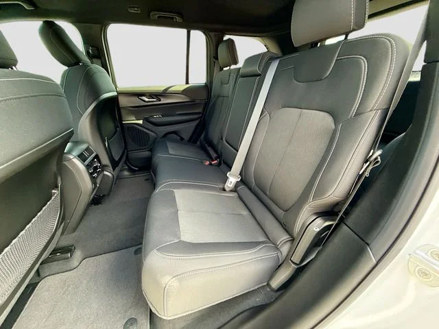 New 2026 Bright White Clear-Coat Exterior Paint Jeep Laredo image 16