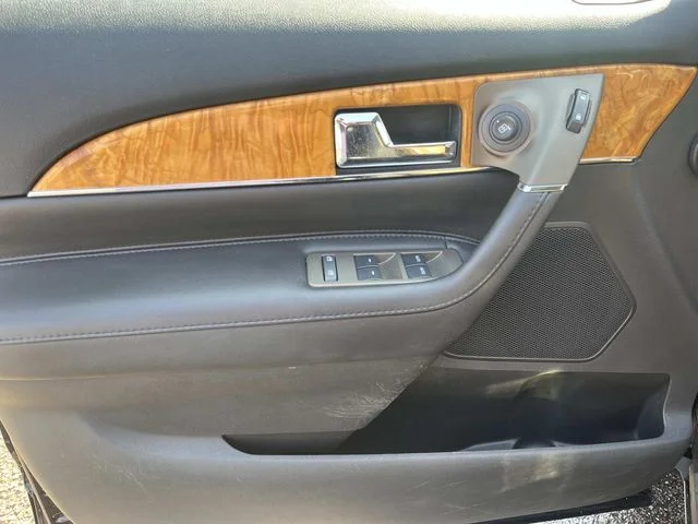 Used 2015 Brown Lincoln Base image 30