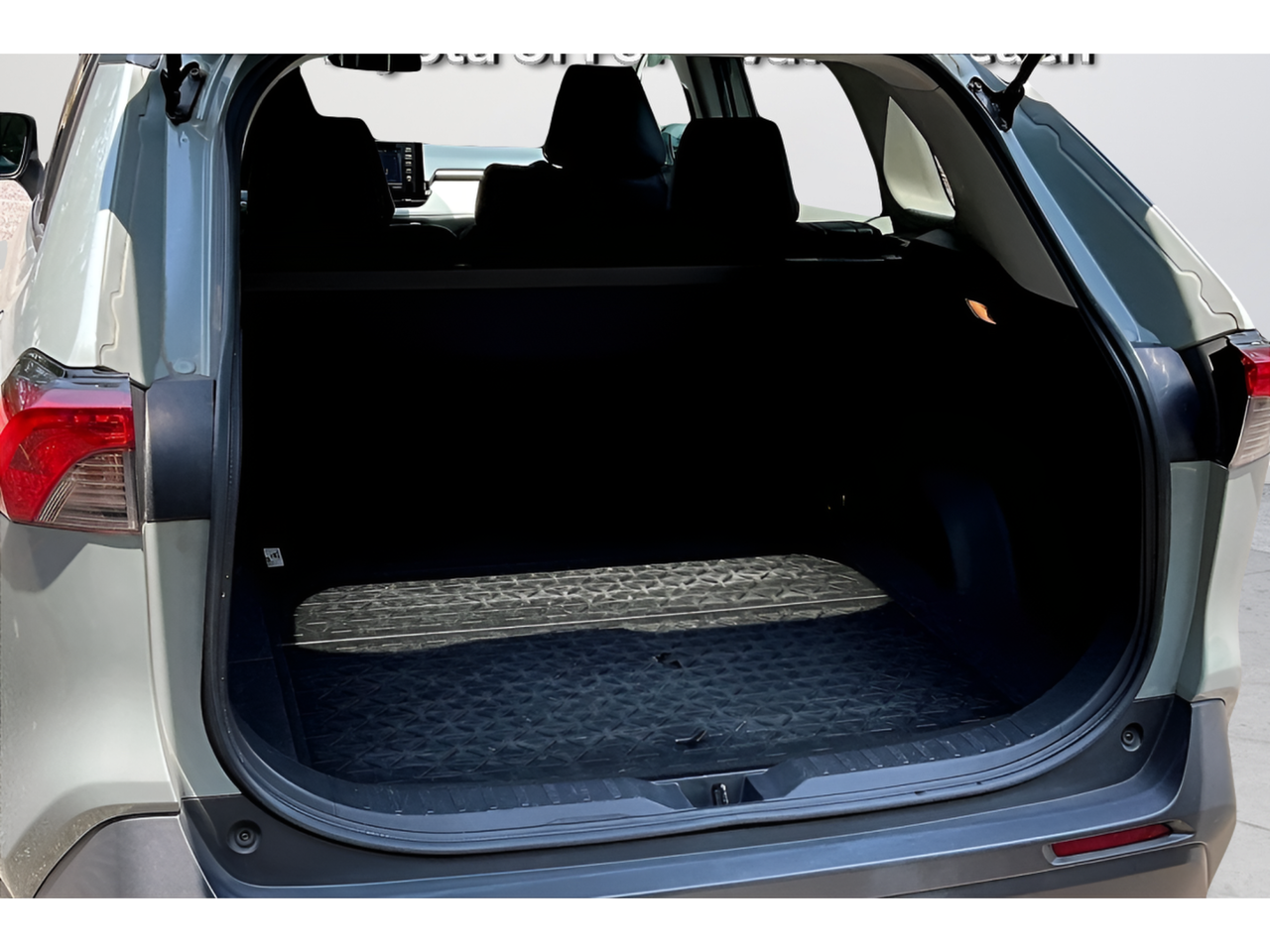 Used 2021  Toyota XLE image 30