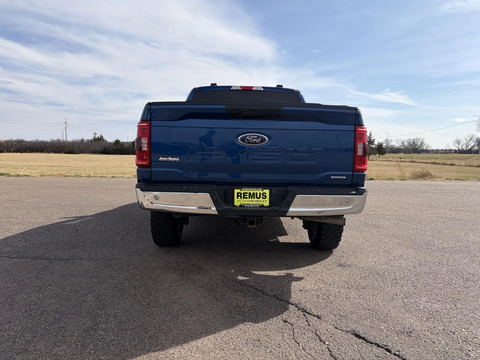 Used 2022  Ford XL image 6