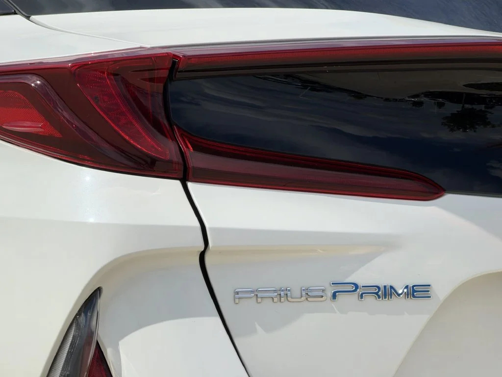 Used 2020 White Toyota XLE image 8