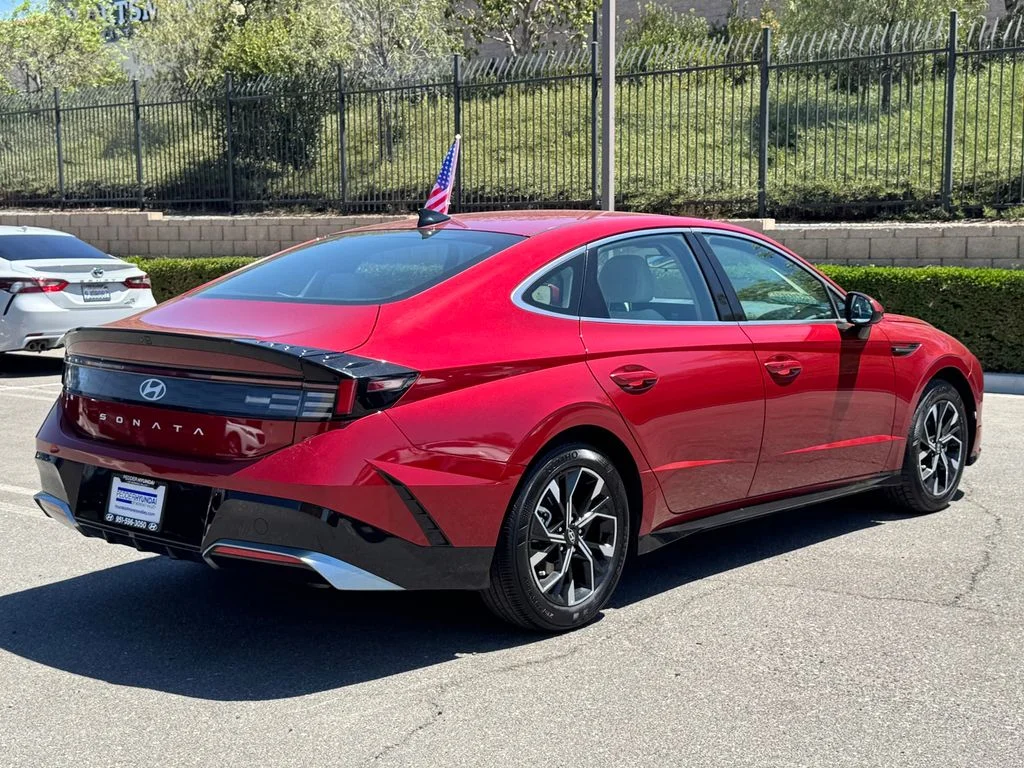 Used 2025 Red Hyundai SEL image 4